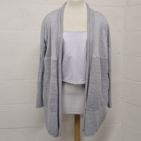 Lululemon Sit In Lotus Wrap II Merino Wool Ice Blue Gray Heather Cardigan Sz 6 - Picture 3 of 10